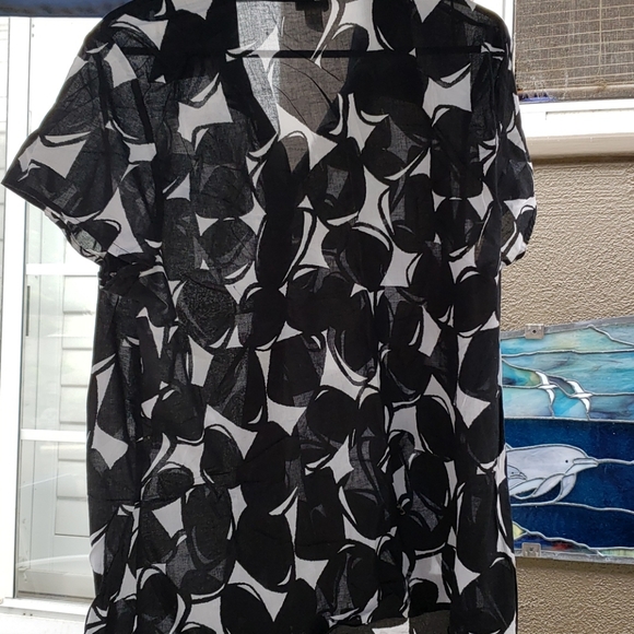 Button up blouse - Picture 2 of 2